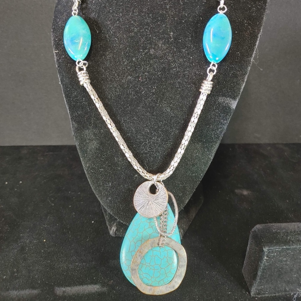 South western style faux torquoise necklace with beautiful circular adornments